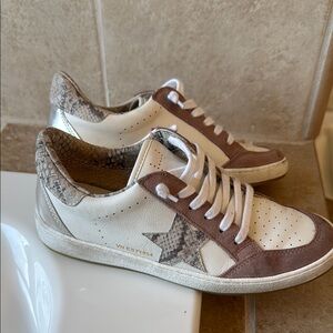 Vintage Havana Women's Sneakers - White, Brown, and Silver